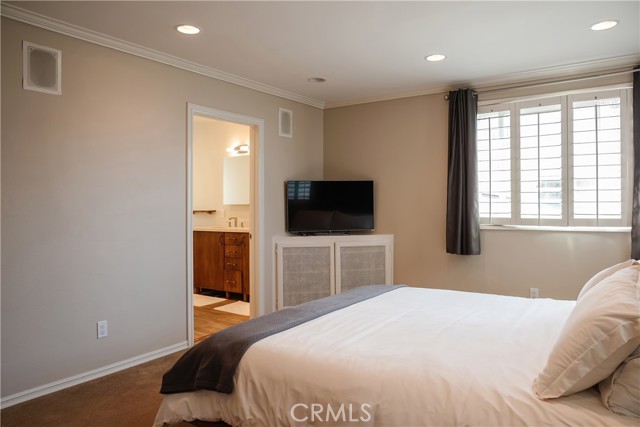 321 20th Place, Manhattan Beach, California 90266, 4 Bedrooms Bedrooms, ,2 BathroomsBathrooms,Residential,Sold,20th,SB22163794