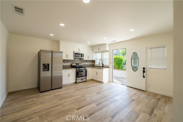 319 Roads End Street, Glendale CA: https://media.crmls.org/medias/cf19af28-d8c1-4498-87ac-31ba9c3ed642.jpg