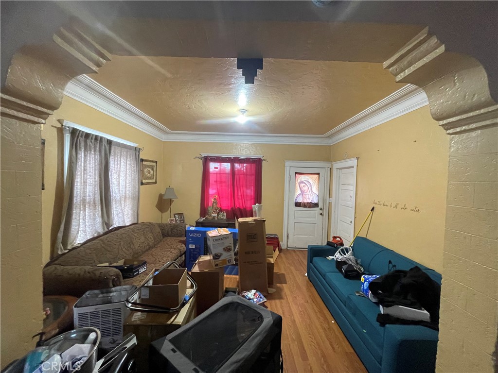 https://media.crmls.org/medias/cf19b45f-b894-4c7b-8c97-c6aa6afb2d32.jpg?preset=X-Large