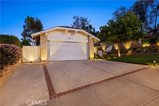 21742 Grovepark Drive, Saugus CA: https://media.crmls.org/medias/cf19cb3c-6aae-4fbe-b9c3-00a9ac243930.jpg