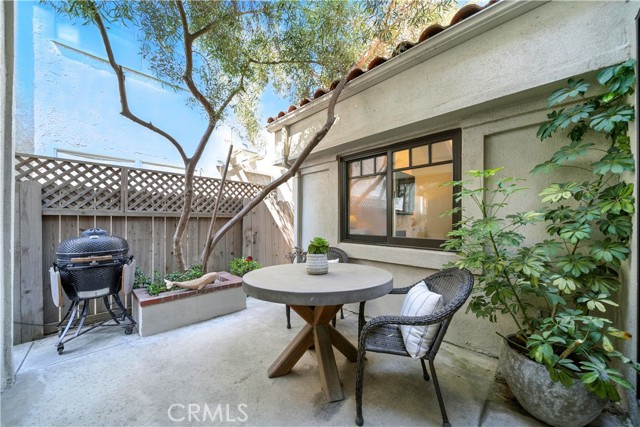Detail Gallery Image 17 of 38 For 36 Pomona Ave, Long Beach,  CA 90803 - 3 Beds | 3 Baths