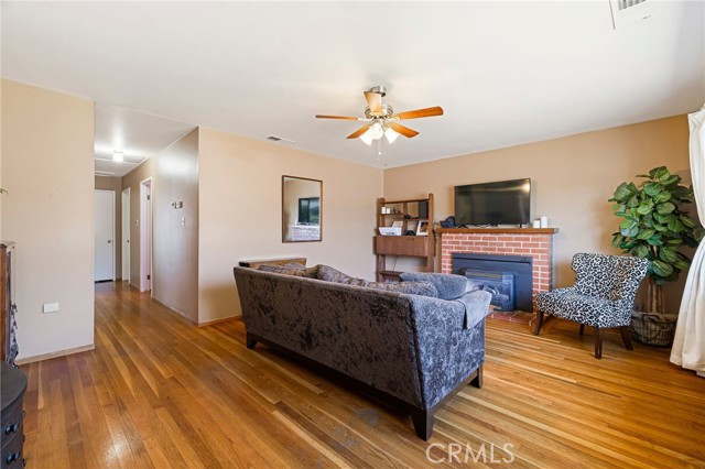 37 El Cerrito Drive, Chico CA: https://media.crmls.org/medias/cf1b22ce-d705-420b-a3a8-09adb81760f5.jpg