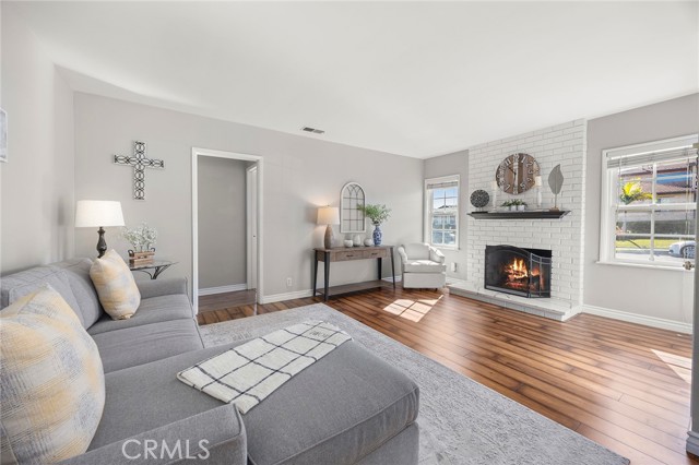 Detail Gallery Image 5 of 36 For 425 Cherry, Brea,  CA 92821 - 3 Beds | 2 Baths