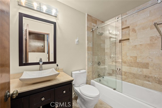 Detail Gallery Image 22 of 43 For 4049 Camino Real, Los Angeles,  CA 90065 - 3 Beds | 2 Baths