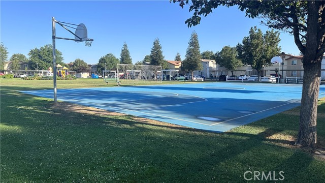 600 Hosking Avenue, Bakersfield CA: https://media.crmls.org/medias/cf1c23c8-a015-4660-ad45-9facfca26d83.jpg
