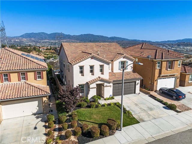 20556 Suzie Lane, Saugus CA: https://media.crmls.org/medias/cf1cbce1-2e87-4ad8-b436-b472c2bef92f.jpg