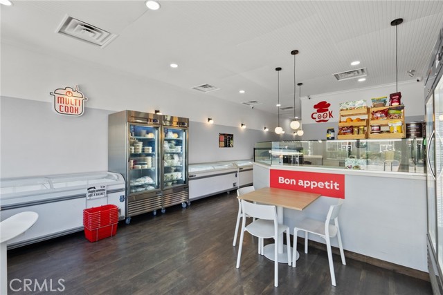 5466 Wilshire Boulevard, Los Angeles CA: https://media.crmls.org/medias/cf1db1cf-cf36-4b30-97ae-beeb09d01c62.jpg