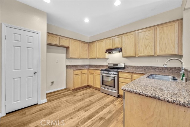 Detail Gallery Image 9 of 29 For 1927 Kenton, Riverside,  CA 92501 - 3 Beds | 2/1 Baths