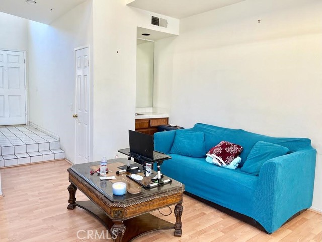 Detail Gallery Image 6 of 32 For 9442 Sylmar Ave #5,  Panorama City,  CA 91402 - 3 Beds | 2/1 Baths
