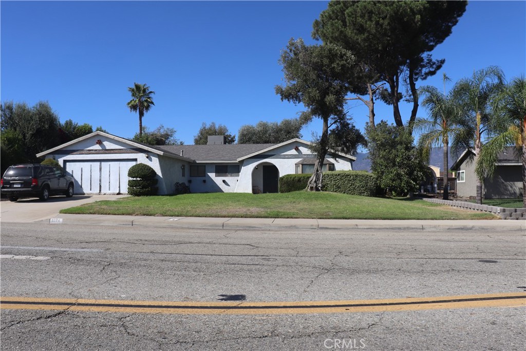 1074 W Casmalia Street