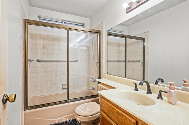Detail Gallery Image 17 of 35 For 5048 W 121st St, Hawthorne,  CA 90250 - 4 Beds | 2/1 Baths