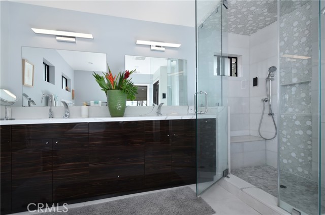 4751 Del Moreno Drive, Woodland Hills CA: https://media.crmls.org/medias/cf22d2ce-b1d4-46b2-b42d-f31c8f5d1057.jpg