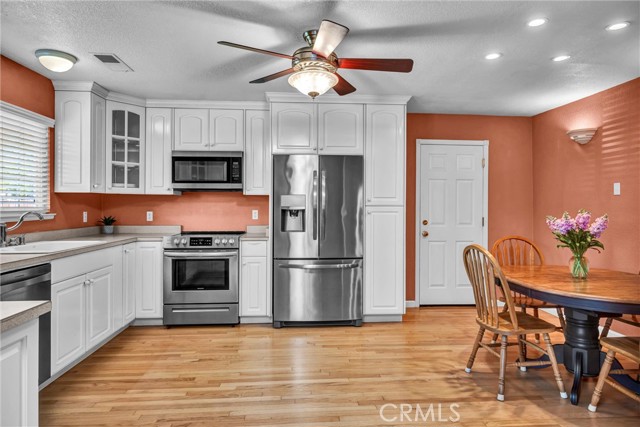Detail Gallery Image 8 of 24 For 944 First St, Lakeport,  CA 95453 - 4 Beds | 1/1 Baths