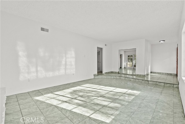 Detail Gallery Image 14 of 58 For 12924 Sproule, Sylmar,  CA 91342 - 4 Beds | 3 Baths