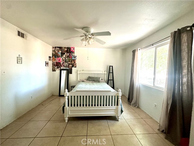 644 Whittendale Street, Bakersfield CA: https://media.crmls.org/medias/cf2687b0-571e-48f1-ad63-5ca0a223d3b2.jpg