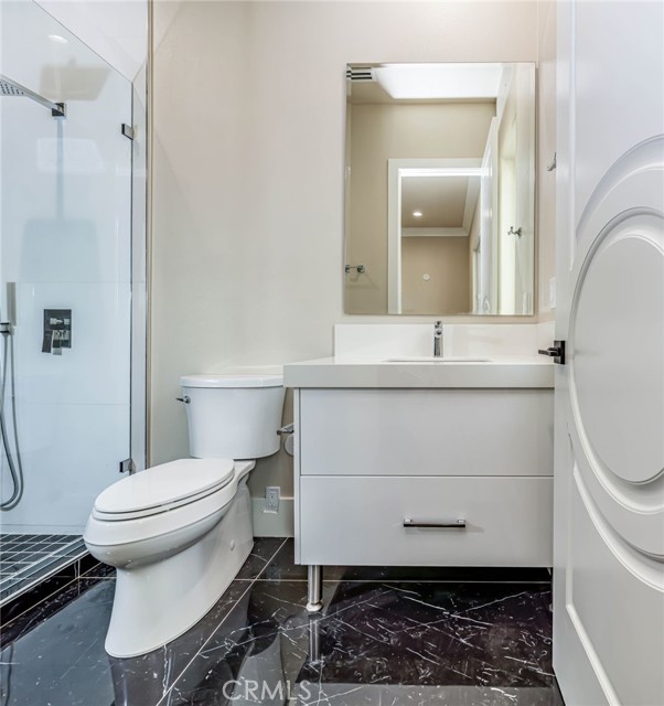 Detail Gallery Image 23 of 40 For 10168 Lightbreeze Cir, Huntington Beach,  CA 92646 - 5 Beds | 5/1 Baths