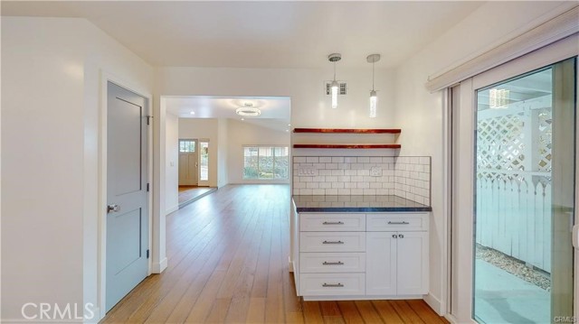 Detail Gallery Image 11 of 50 For 3119 Mesa Verde Dr, Burbank,  CA 91504 - 4 Beds | 3 Baths