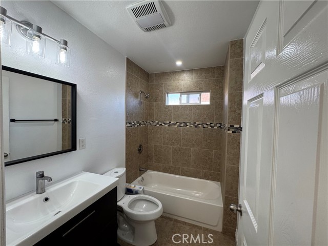 Detail Gallery Image 13 of 22 For 847 W Gage Ave, Los Angeles,  CA 90044 - 3 Beds | 2 Baths