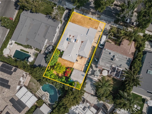 10348 Woodbridge Street, Toluca Lake CA: https://media.crmls.org/medias/cf28b82a-db27-46de-8955-b62d3f0fae0c.jpg