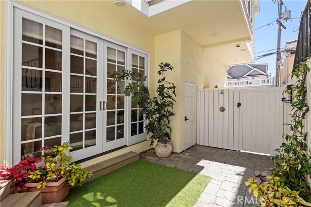 Detail Gallery Image 15 of 33 For 336 10th St, Manhattan Beach,  CA 90266 - 5 Beds | 4 Baths