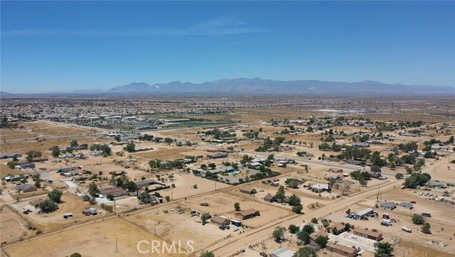 13509 Seneca Road, Victorville CA: https://media.crmls.org/medias/cf29e928-9059-42e0-9d52-aabdb1aecd6d.jpg