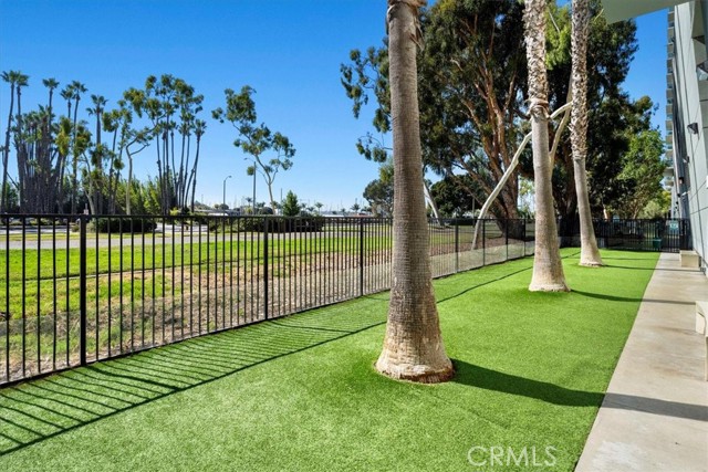13600 Marina Pointe Dr., Marina del Rey CA: https://media.crmls.org/medias/cf2a2564-c8e3-432a-89be-9666dfddfa43.jpg