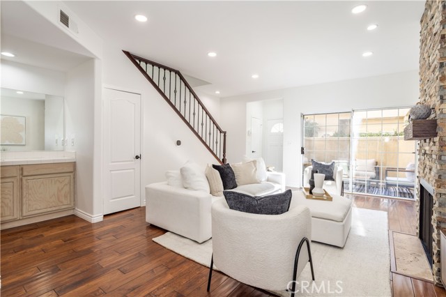 Detail Gallery Image 12 of 25 For 5240 Vantage, Valley Village,  CA 91607 - 2 Beds | 3 Baths