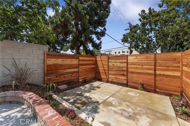 5010 Elmwood Avenue, Los Angeles CA: https://media.crmls.org/medias/cf2a8b01-480d-4820-9206-d710d13d36d6.jpg