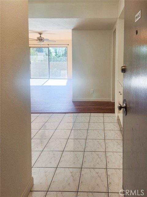 Detail Gallery Image 2 of 35 For 278 N Wilshire Ave #303,  Anaheim,  CA 92801 - 3 Beds | 2 Baths