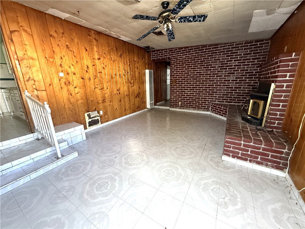 https://media.crmls.org/medias/cf2bbc43-3762-4bd5-b86f-57afdff03496.jpg?preset=X-Large