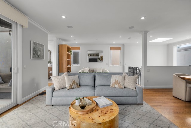 807 Crest Drive, Manhattan Beach CA: https://media.crmls.org/medias/cf2bd321-f2df-4469-a560-0fd810b94496.jpg