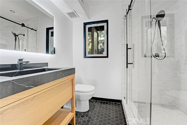 Detail Gallery Image 24 of 34 For 1782 Viewmont Dr, Los Angeles,  CA 90069 - 3 Beds | 4/1 Baths