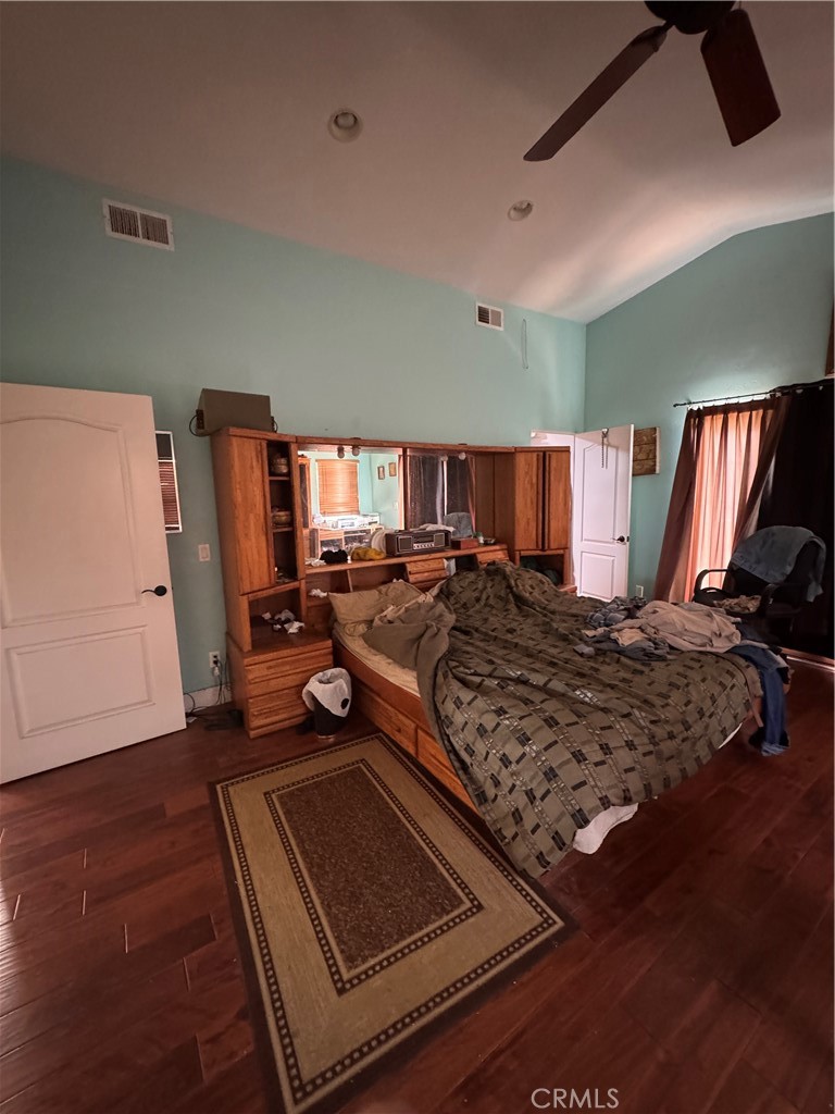 https://media.crmls.org/medias/cf2d2993-f9f5-4308-831d-dfd16333d478.jpg?preset=X-Large