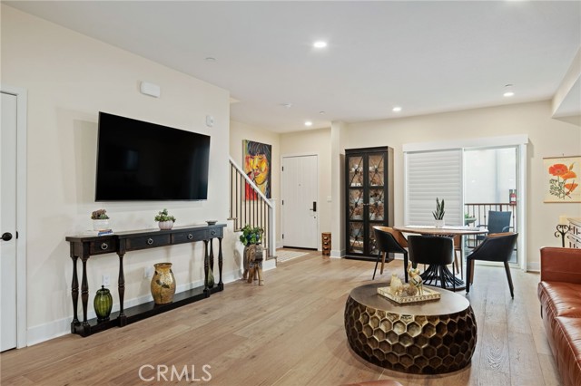 Detail Gallery Image 7 of 27 For 44 Coronado St #202,  Ventura,  CA 93001 - 2 Beds | 2/1 Baths