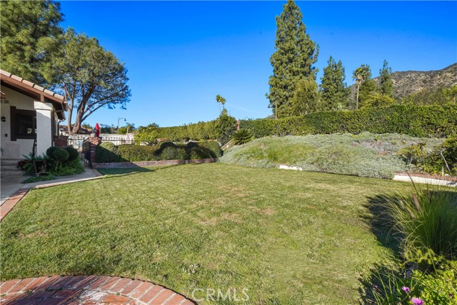 485 Wedgewood Court, Duarte CA: https://media.crmls.org/medias/cf2d5763-9b29-4ced-8511-b22c2a036184.jpg