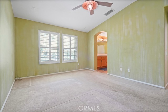 28445 Silverking Trail, Saugus CA: https://media.crmls.org/medias/cf2dc1fc-a7d1-4749-8a3a-5508a5d42d7e.jpg
