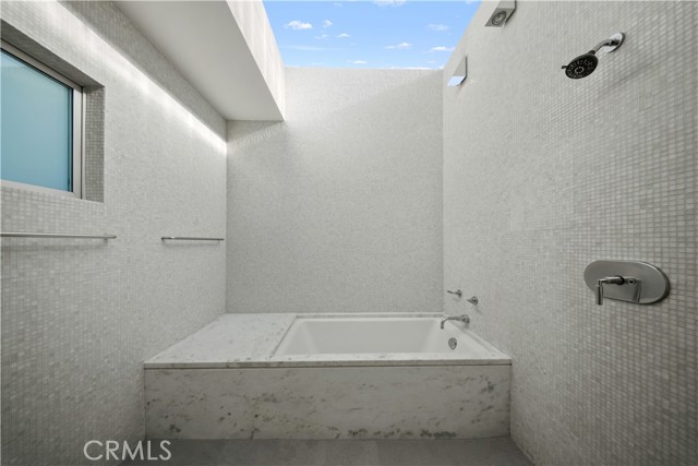 Detail Gallery Image 25 of 39 For 519 Santa Ana, Newport Beach,  CA 92663 - 4 Beds | 4/1 Baths