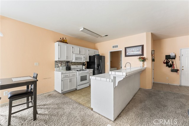 Detail Gallery Image 9 of 22 For 1213 E Bachelor, Bakersfield,  CA 93307 - 3 Beds | 2 Baths