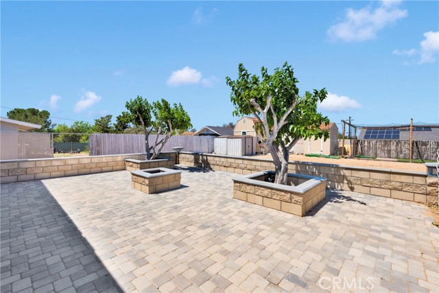 18064 Cajon Street, Hesperia CA: https://media.crmls.org/medias/cf2f737f-0d78-4478-92bd-8ac1c91a3388.jpg