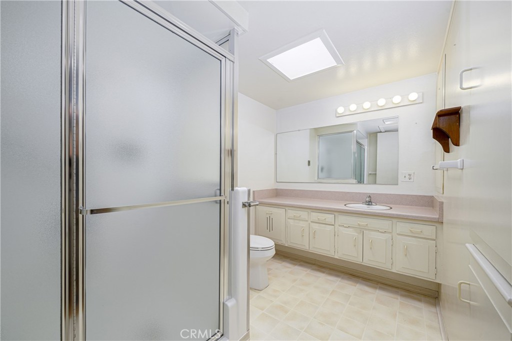 https://media.crmls.org/medias/cf2f78fd-6327-40e8-bfbc-45d4617686cc.jpg?preset=X-Large