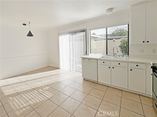 Detail Gallery Image 5 of 22 For 13 Sage, Irvine,  CA 92604 - 3 Beds | 1/1 Baths