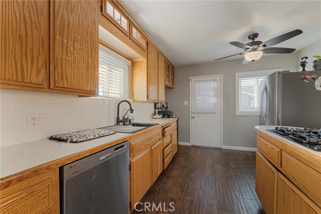 9646 Palmetto Avenue, Fontana CA: https://media.crmls.org/medias/cf30da30-830c-4e3c-83f8-8ad2c596c79c.jpg