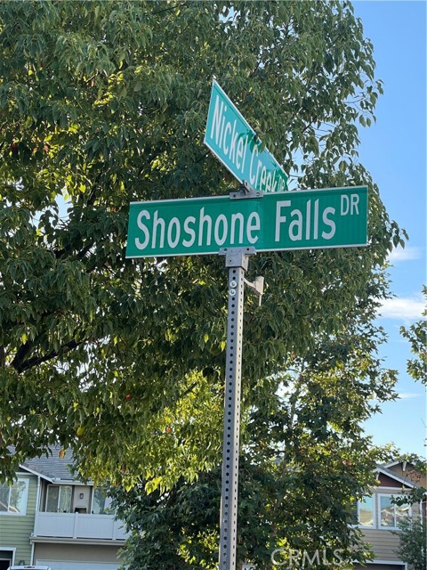 1312 Shoshone Falls Drive, Ramona CA: https://media.crmls.org/medias/cf312984-e7d9-400d-8f61-0cb98889d0a5.jpg