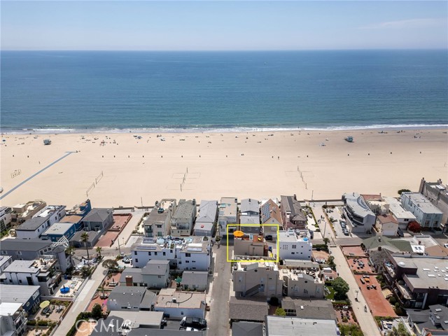 19 4th Court, Hermosa Beach, California 90254, 2 Bedrooms Bedrooms, ,2 BathroomsBathrooms,Residential,Sold,4th,SB24159456