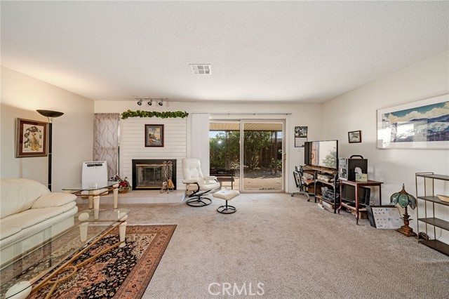 Detail Gallery Image 4 of 27 For 2251 Camilar, Camarillo,  CA 93010 - 2 Beds | 2 Baths