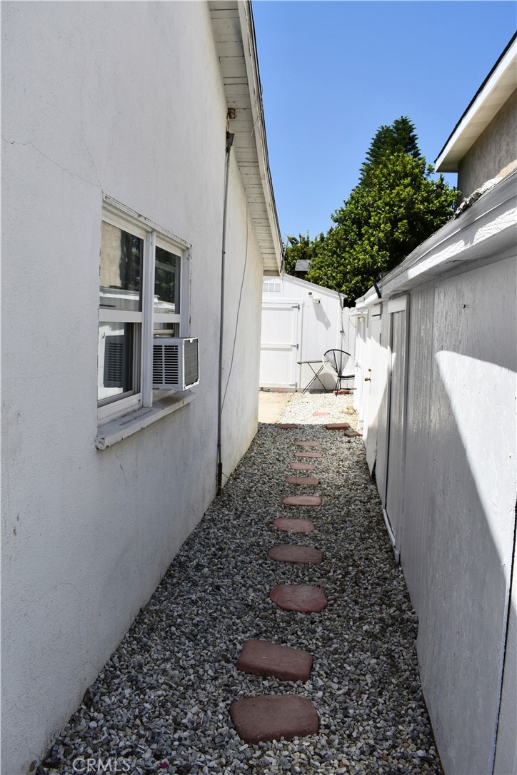 https://media.crmls.org/medias/cf323e02-b108-4b3d-ba0d-e572e7e09472.jpg?preset=X-Large