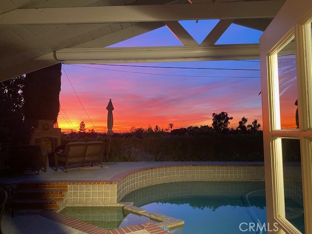 https://media.crmls.org/medias/cf33cbd2-001d-42f1-b7c8-86c22fd81218.jpg?preset=X-Large