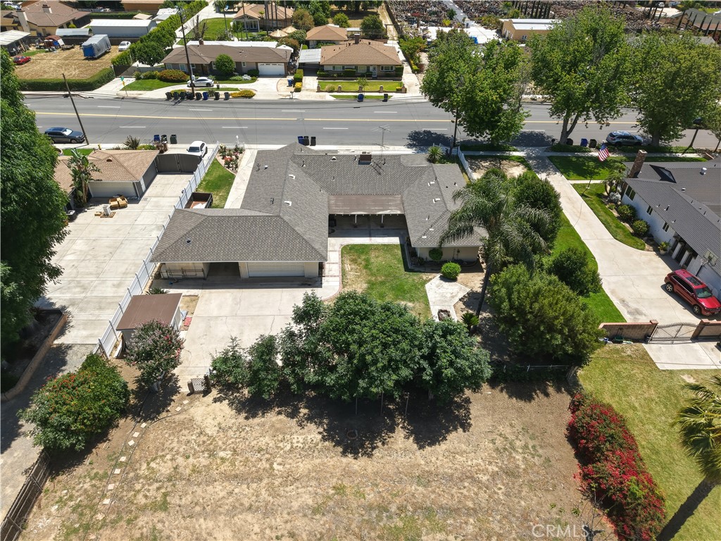 https://media.crmls.org/medias/cf348280-d734-4cae-ab2a-ddcf2c42d621.jpg?preset=X-Large