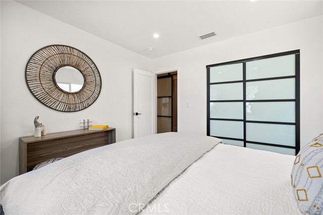 Detail Gallery Image 32 of 47 For 5725 Norwich Ave, Sherman Oaks,  CA 91411 - 5 Beds | 4 Baths