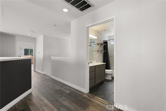 Detail Gallery Image 19 of 46 For 9400 1/2 Noble Ave, North Hills,  CA 91343 - 4 Beds | 3 Baths